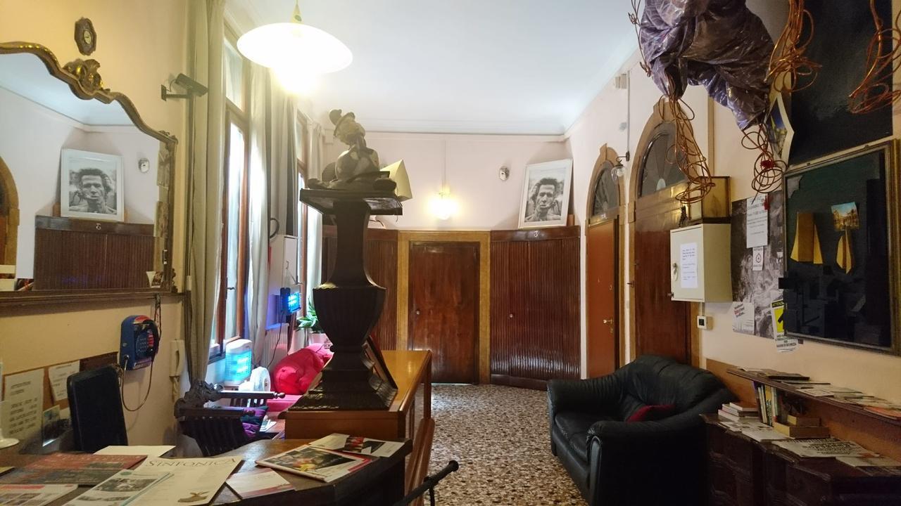 Youth Venice Palace Exterior foto