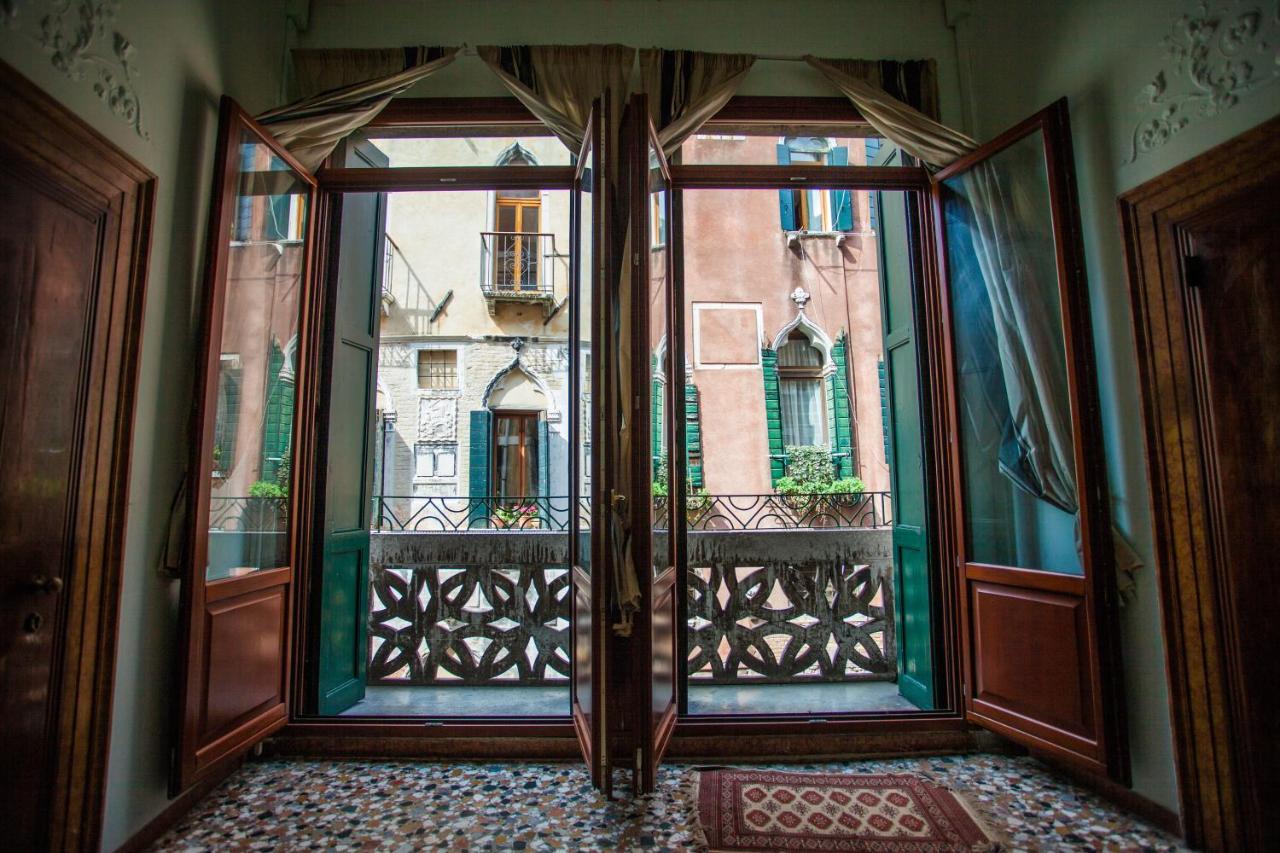 Youth Venice Palace Exterior foto